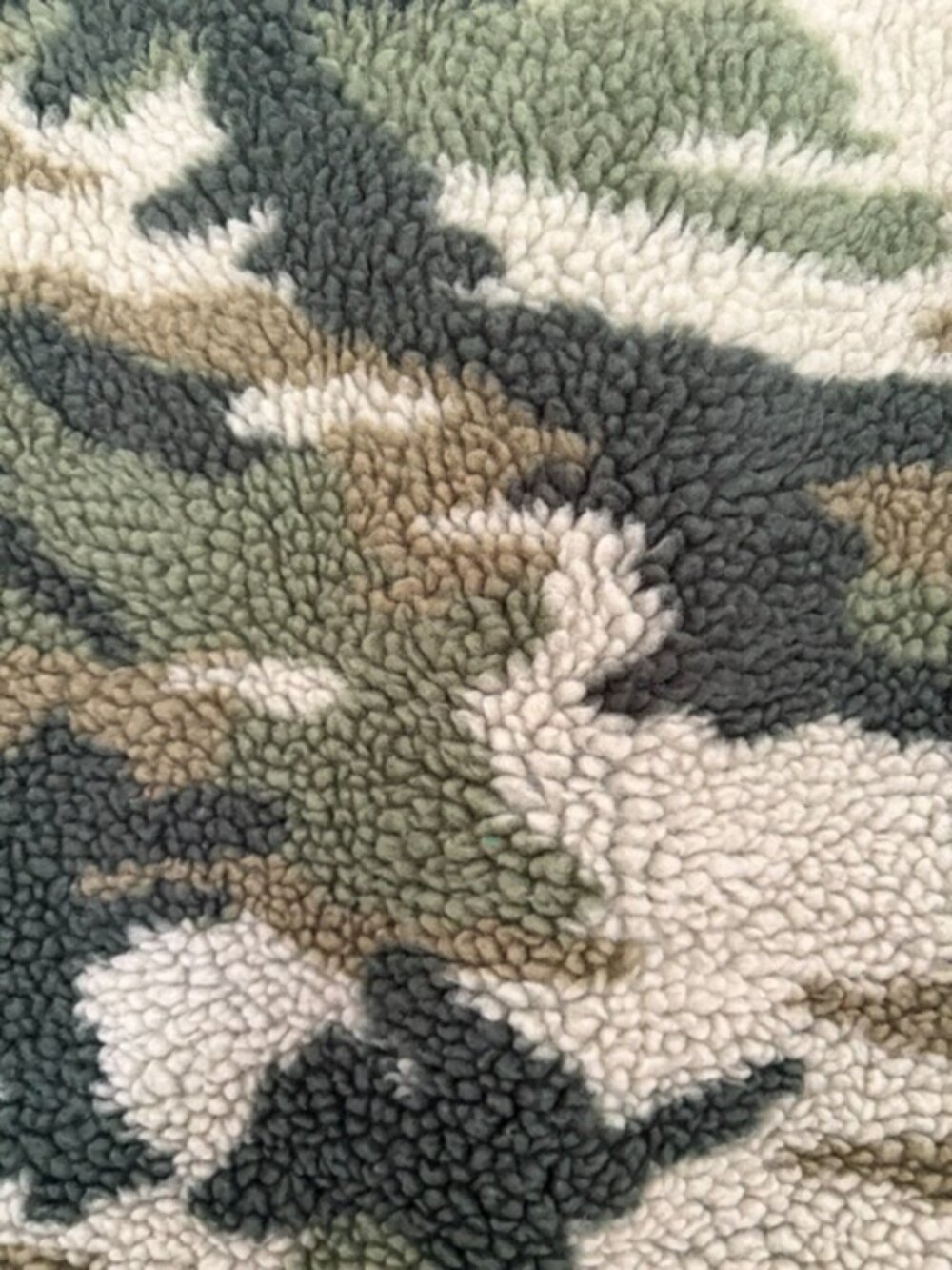 Soft vintage fleece body. Sherpa lining at collar. Camo pattern with neon orange - Picture 6 of 7